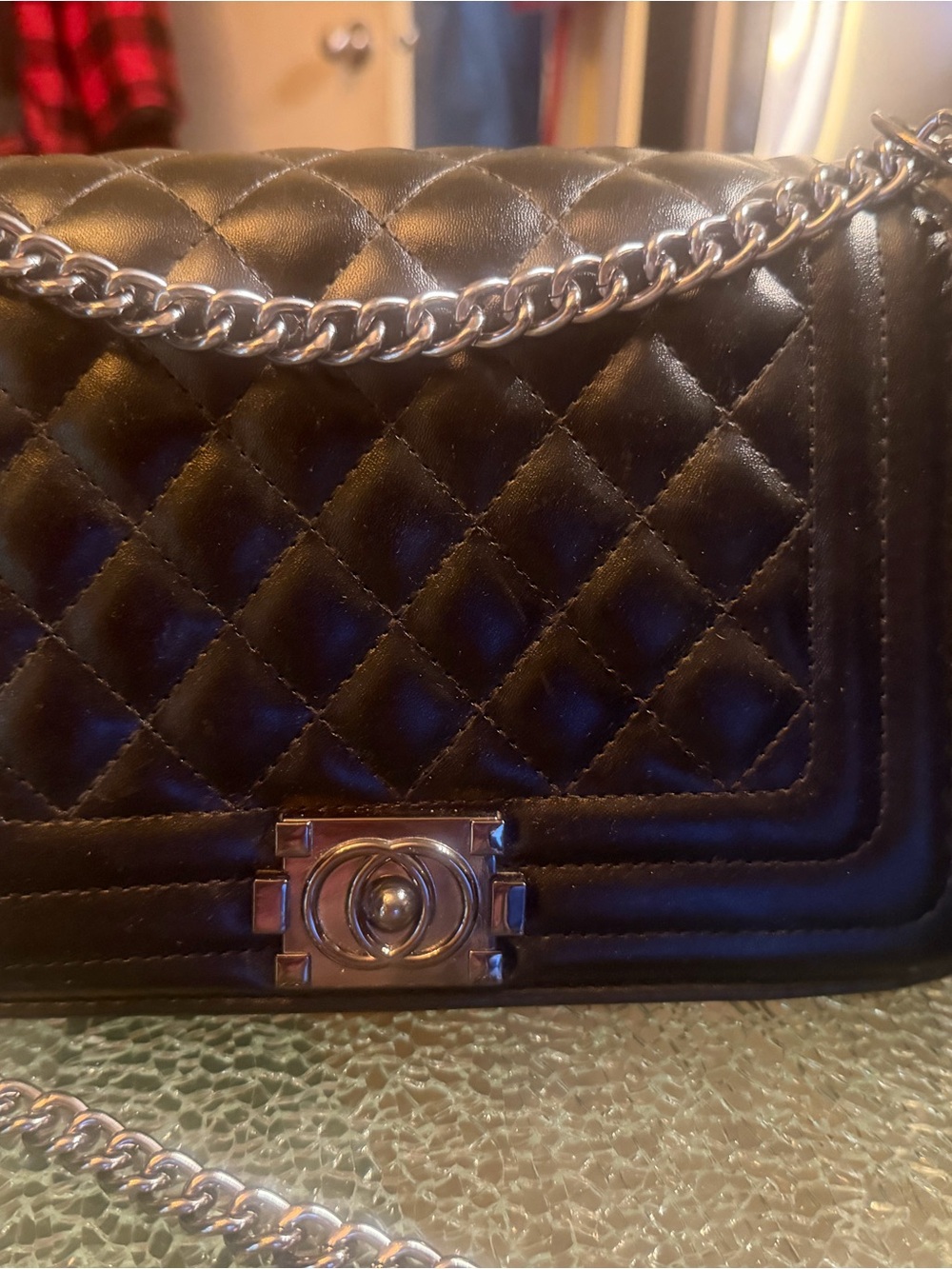 Beautiful, very classic handbag with chain and leather straps. ❤️ - Picture 4 of 5